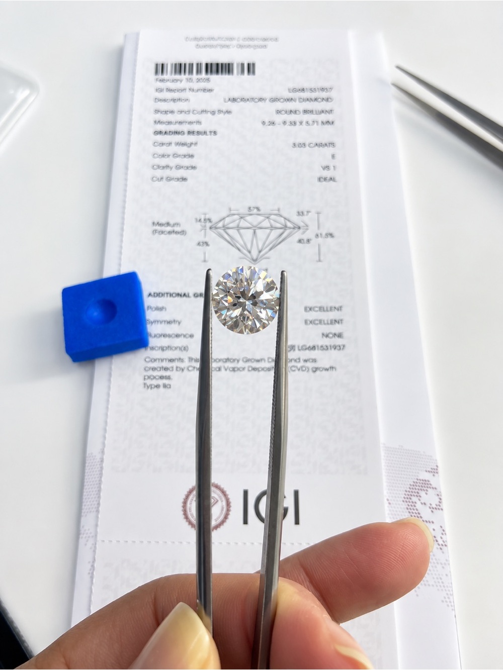 Round Brilliant Lab-Grown Diamond Solitaire - White